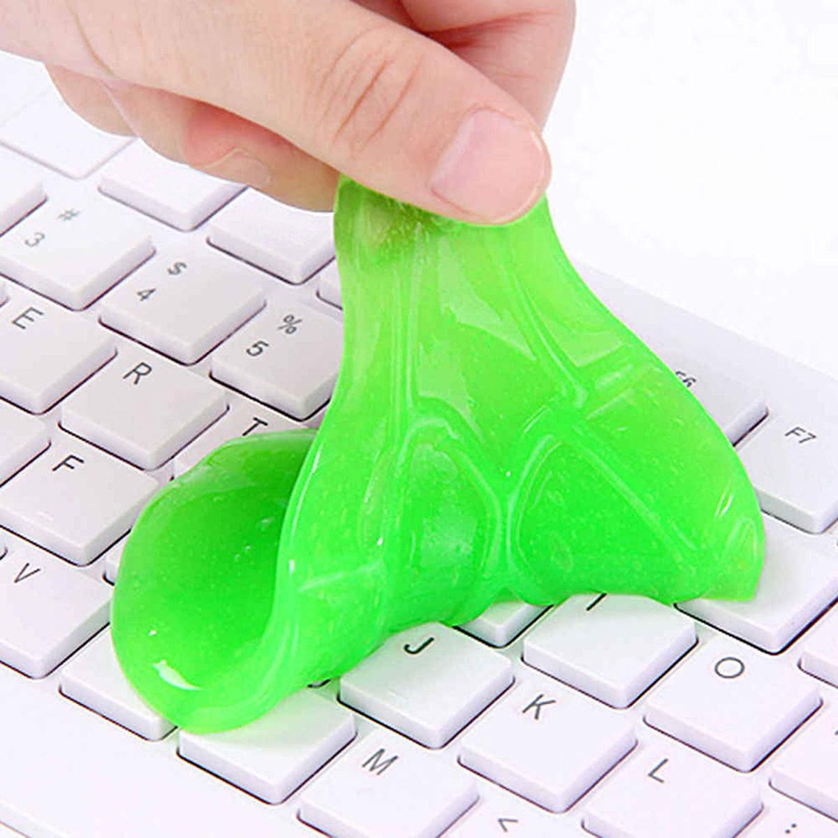 Dùng gel làm sạch để loại bỏ bụi bẩn trên bàn phím hoàn toàn