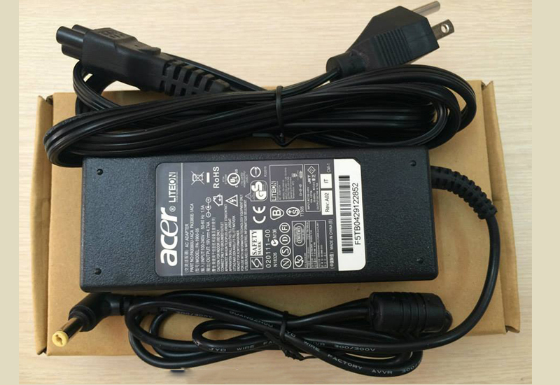 Cục sạc laptop bị nóng có sao không?