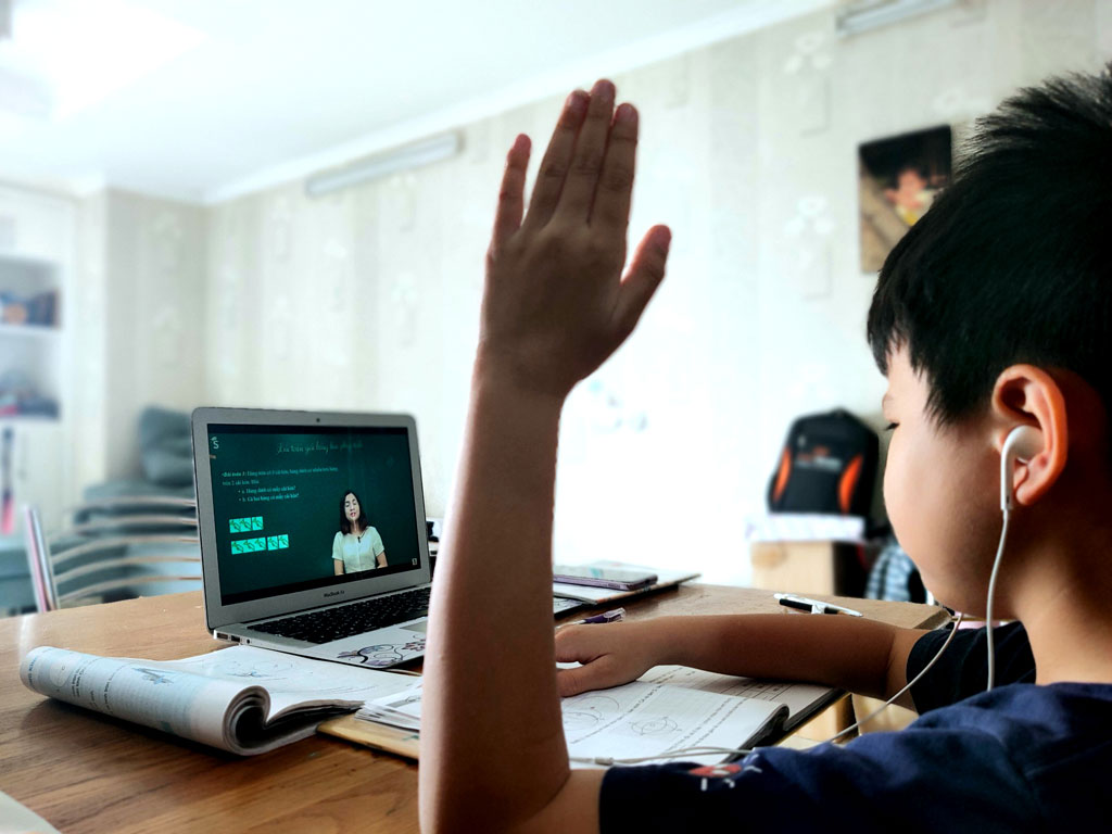 Thông tin và giáo dục trực tuyến