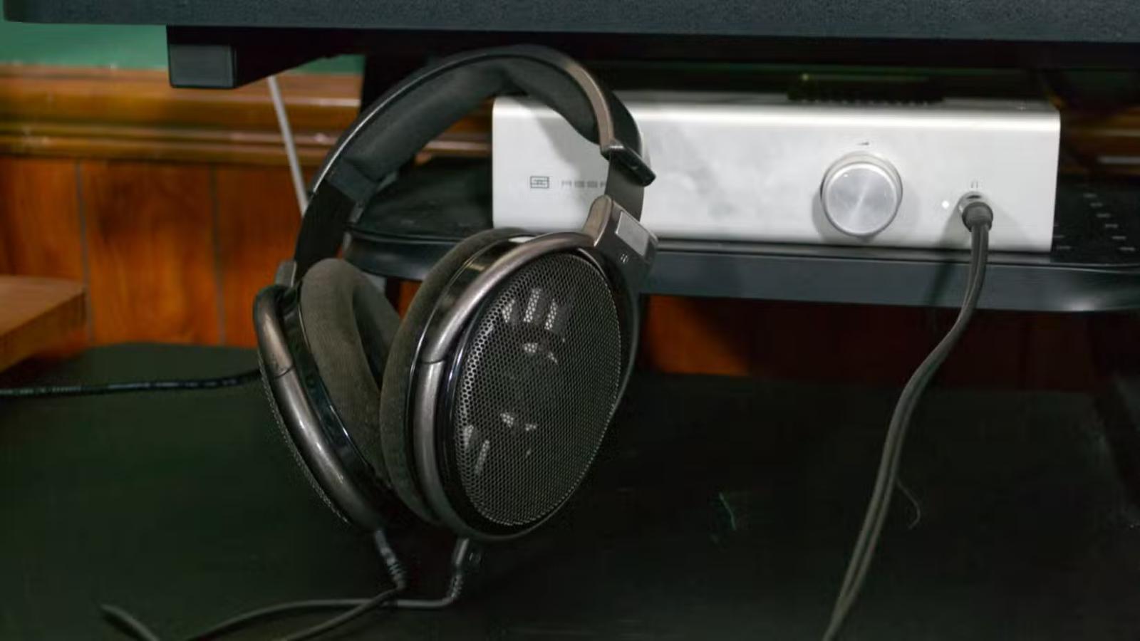 Sennheiser HD650 kèm headphone amp.