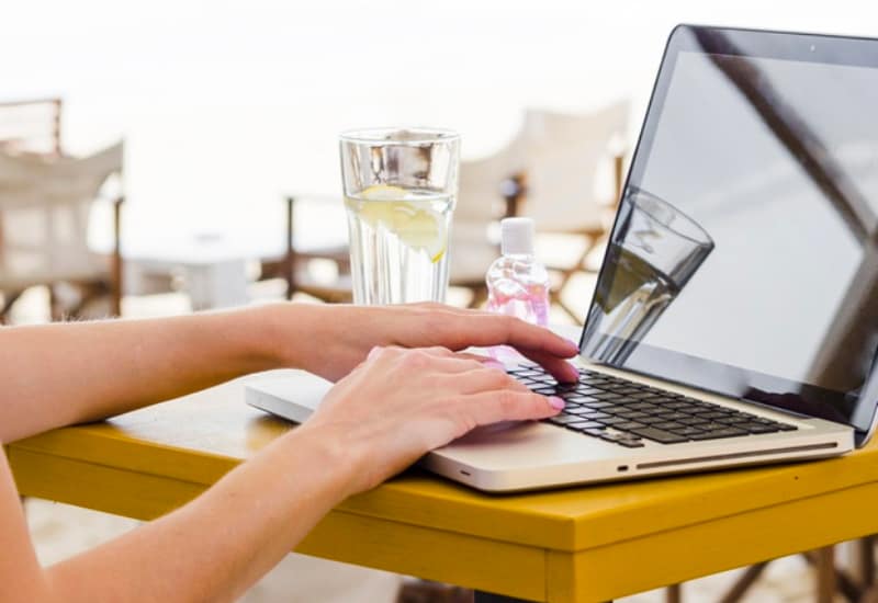 Nit càng cao sẽ hiển thị ngoài trời càng tốt