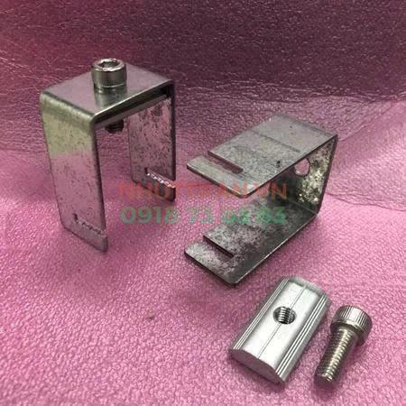 Kẹp U dưới Tấm pin Năng Lượng Mặt Trời U44 loại kẽm