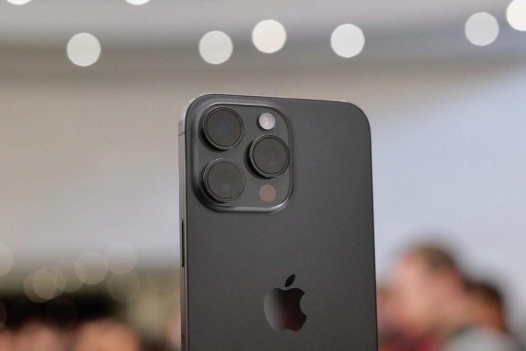 Vừa qua ở Mỹ có các cuộc khảo sát về sức mua của Iphone 15 