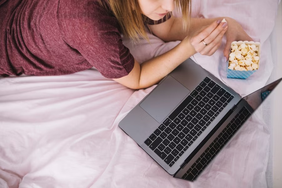 Chọn màn hình laptop xem Phim