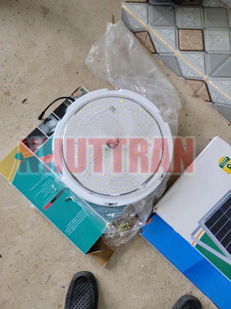 Đèn Ốp trần năng lượng mặt trời NLX4267 Chip Led 5054 tấm solar Mono hiệu suất cao size 42mm 5