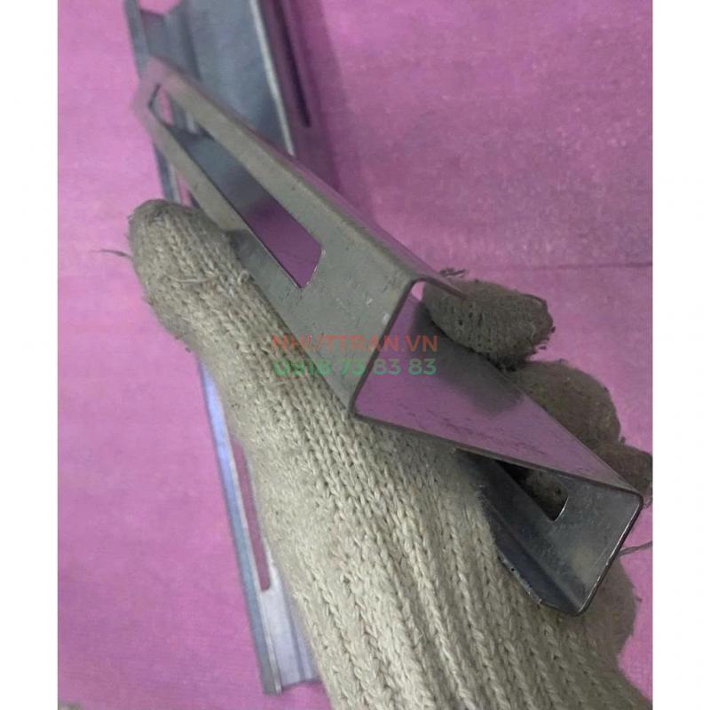 Pát Z 6x30x0.12cm loại KẼM lắp tấm pin năng lượng mặt trời