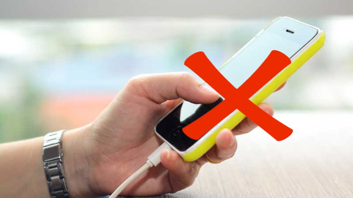 Không nên dùng thiết bị di động khi đang sạc