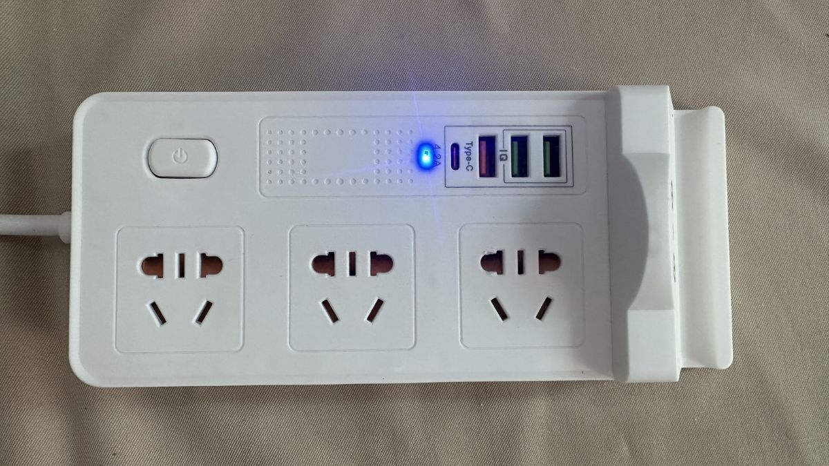 Sạc pin bằng ổ cắm điện thay vì dùng cổng USB