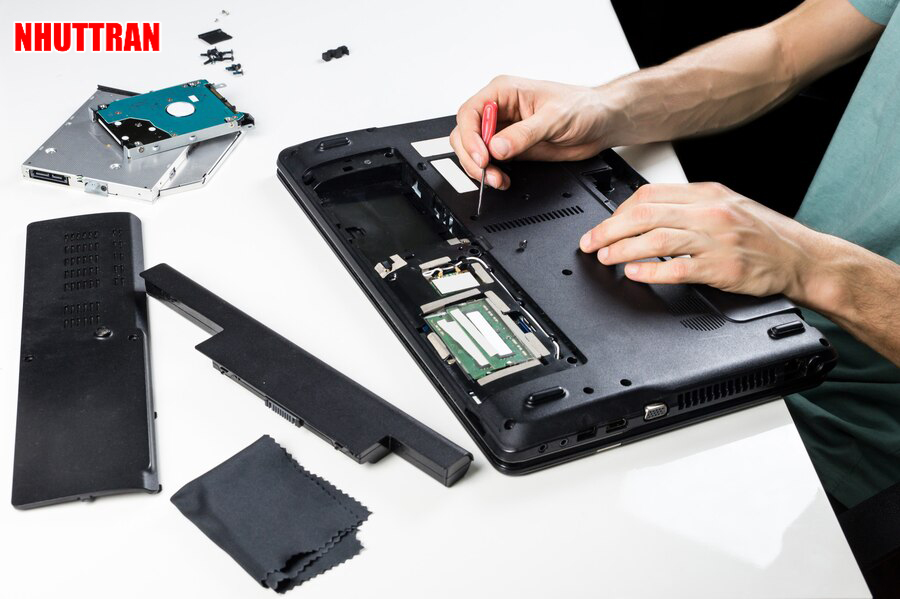 Khi bạn quyết định thay màn hình laptop tại Nhuttran, chúng tôi cam kết đem đến cho bạn dịch vụ chất lượng cao cùng sự hài lòng tuyệt đối.