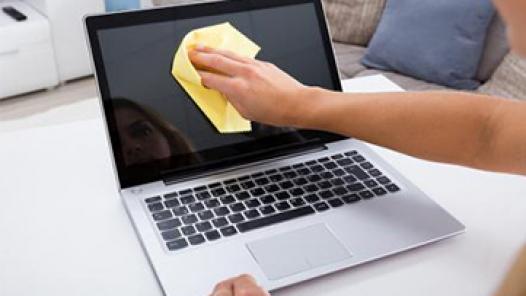Các thao tác đơn giản làm sạch laptop tại nhà như mới