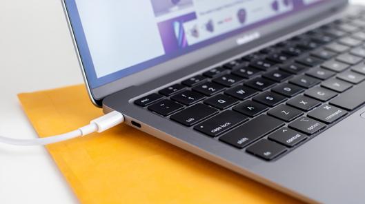 Cách sạc nhanh cho MacBook