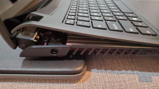 Cách sửa lỗi laptop bị gãy bản lề cho những ai cần đến