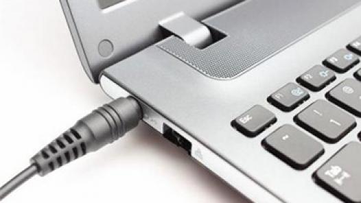 Có nên cắm sạc pin liên tục cho laptop không?