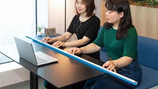 Google ra mắt bàn phím dài 1,65m tại Nhật Bản