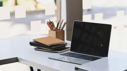 Nếu laptop bị đen màn hình chỉ thấy chuột thì phải làm sao?